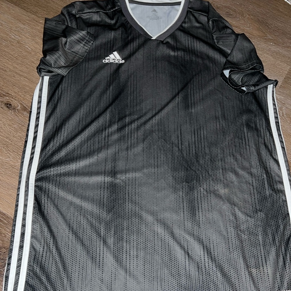 Adidas men’s black & grey pixelated v neck athletic shirt. XL. VGUC. Aeroready.